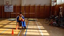 Sportovní klub vozíčkářů v Chebu připravil akci Sportem blíže k lidem, kde si mohli i zdraví lidé vyzkoušet třeba jízdu na invalidním vozíku