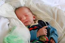 KAREL ŠŤASTNÝ se narodil ve středu 9. ledna v 10.01 hodin. Na svět přišel s váhou 3 565 gramů. Maminka Karolína a tatínek Karel se radují z malého Káji doma v Doubravě.