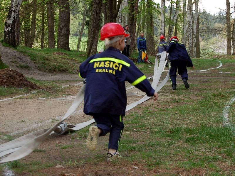 Mladí hasiči soutěžili ve Skalné o Pohár hradu Vildštejn