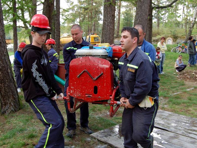 Mladí hasiči soutěžili ve Skalné o Pohár hradu Vildštejn