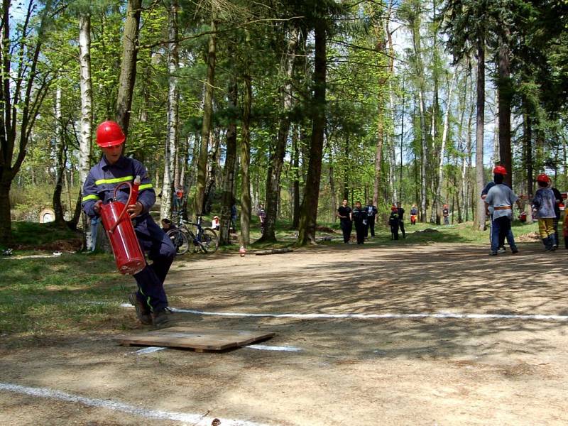 Mladí hasiči soutěžili ve Skalné o Pohár hradu Vildštejn