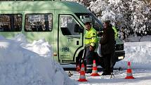 Pod koly autobusu zemřela ve středu 25. února dopoledne chodkyně v Zádubu - Závišíně na Mariánskolázeňsku