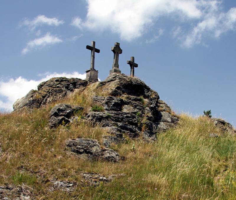 Národní přírodní památka Tři křížky je nedaleko Mariánských Lázní.