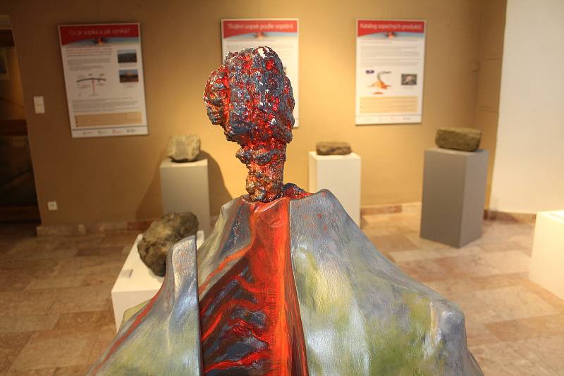 Expozice v chebském muzeu a krajina sopečného původu na Karlovarsku.