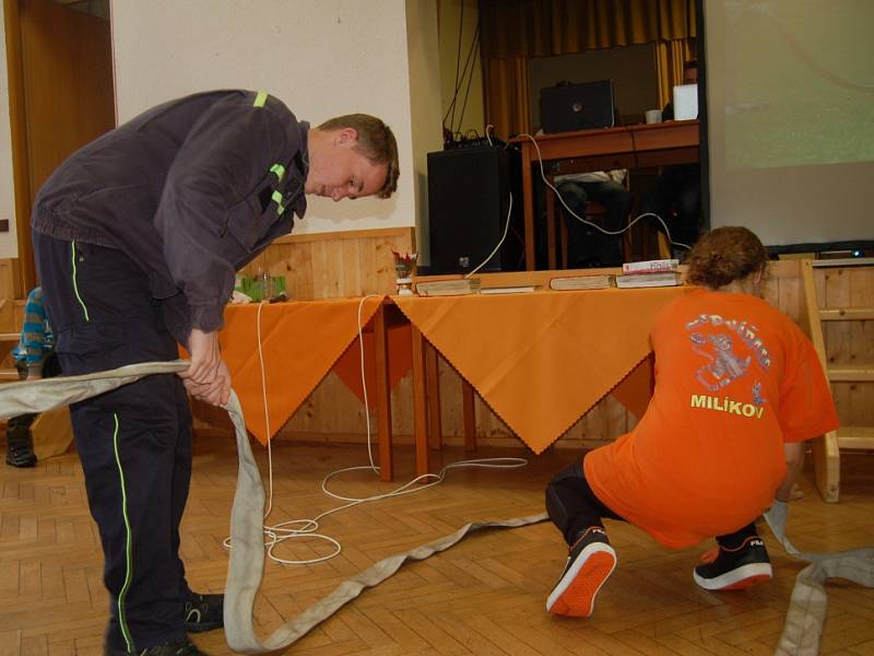 Mladí hasiči z celého Chebska si užili Mikulášskou besídku. 