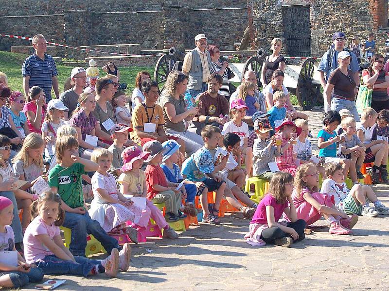 V pořadí již osmý ročník velikonoční akce s názvem Hod beránka se uskutečnil o víkendu v areálu Chebského hradu.