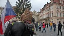 Fotografky ze západu Čech zachytily atmosféru protestů na Staroměstském náměstí