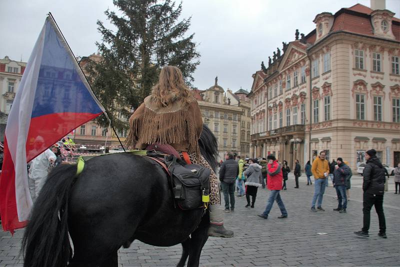 Fotografky ze západu Čech zachytily atmosféru protestů na Staroměstském náměstí