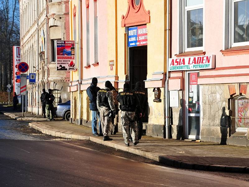 Rozruch budil zákrok zásahové jednotky v ašské Okružní ulici. 