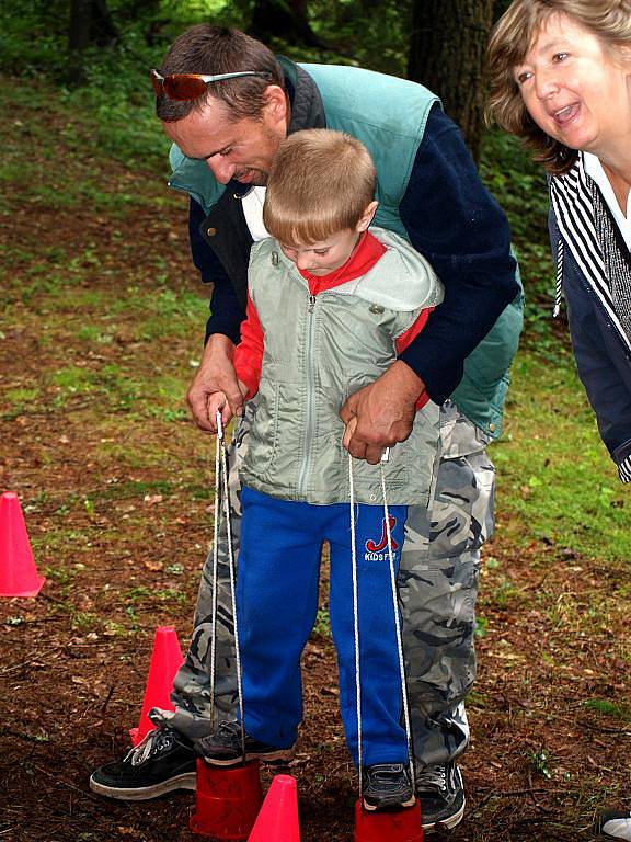 Počasí letošnímu 16. ročníku Hraničních  slavností příliš nepřálo. I přes to přišlo dost návštěvníků z obou států. 