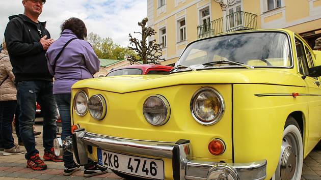 Chebský VCC Veteran Car Club Cheb a město Františkovy Lázně uspořádaly jubilejní, XX. ročník Mezinárodní soutěže elegance historických vozidel.