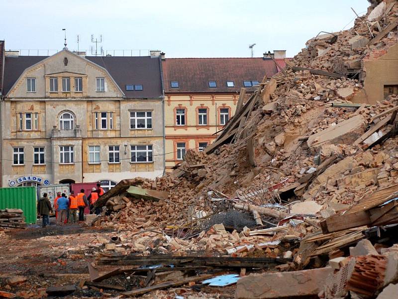 Krátké ohlednutí za výstavbou nového obchodního centra Dragoun v Chebu - bourání starých objektů