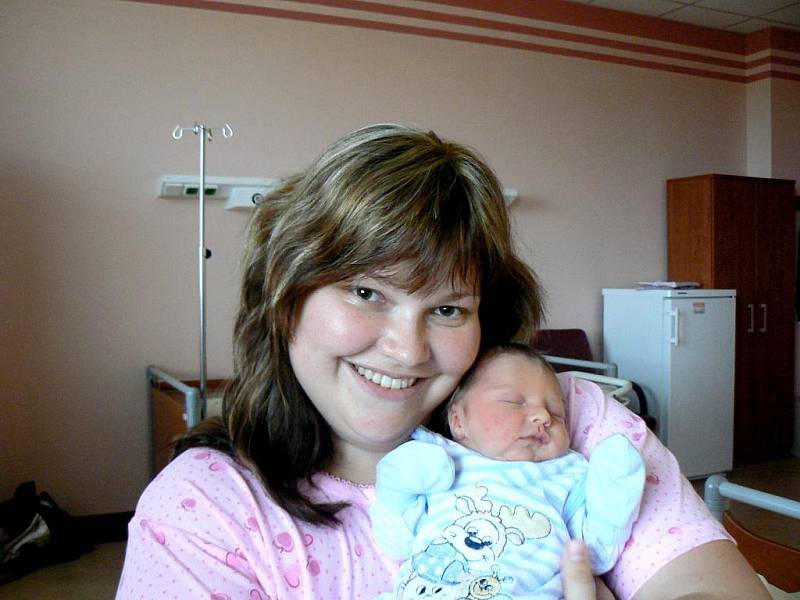 MATYÁŠ KRUČOVSKÝ se narodil 30. října ve 22:50 hod. ve Fakultní nemocnici v Plzni. Je to prvorozený syn novopečených rodičů Kláry a Jaroslava z Trstěnic u Mariánských Lázní.