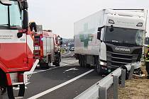 Dopravní nehoda dvou kamionů se stala v úterý 26. března před polednem na hlavní komunikaci spojující Tachovsko s Chebskem.