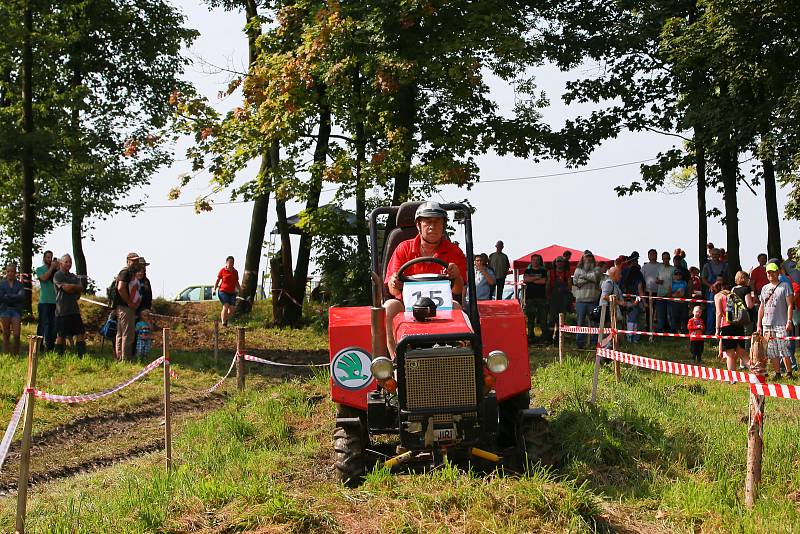 Už podeváté se ve Staré Vodě uskutečnila Traktoriáda. Na start oblíbené akce se postavily různé stroje, třeba Škoda 1203 či 1202, ŽIGULÍK, ČZ 175; Diesel; Jawa, ale i originály, které si vyrobili sami závodníci. Výsledky přineseme v dalším vydání Deníku.