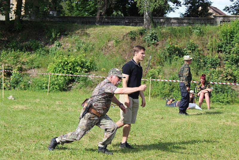 Vrhači se utkali o stříbrný tomahawk.