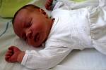 KAREL MALANTUK z Chebu se narodil 30. května v 5.55 hodin. Měřil 53 centimetrů a vážil 4,07 kilogramu