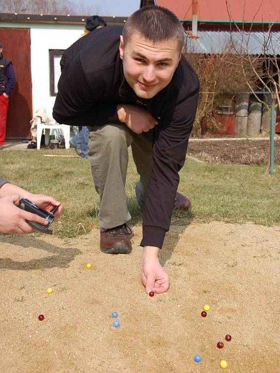 CHEBŠTÍ KULIČKÁŘI slavnostně zahájili novou sezónu. Všichni už se těší na letošní turnaje.