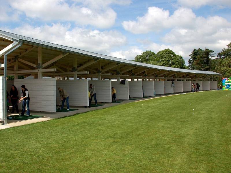 Slavnostní otevření golfové klubovny a driving range na golfovém hřišti v Lázních Kynžvartě