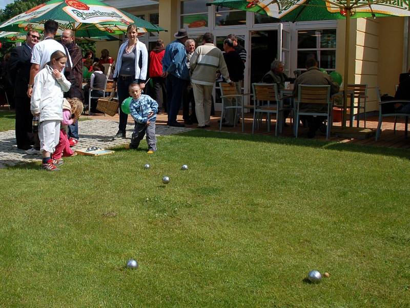 Slavnostní otevření golfové klubovny a driving range na golfovém hřišti v Lázních Kynžvartě