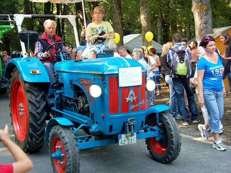 Několik stovek hostů z Lubů a německého města Erlbach a dalších měst zavítalo o víkendu do Lubů. Konal se tu již devatenáctý ročník Hraničních slavností. 