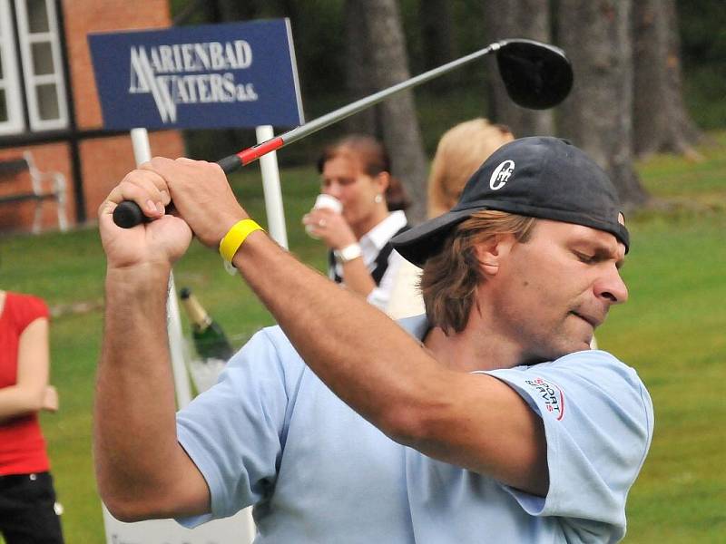 Na hřišti Royal Golf Clubu Mariánské Lázně se konal VII. ročník golfového turnaje Charity Challenge Tournament For Hockey Juniors, jehož výtěžek jde na mládežnický hokej v Mariánských Lázních.