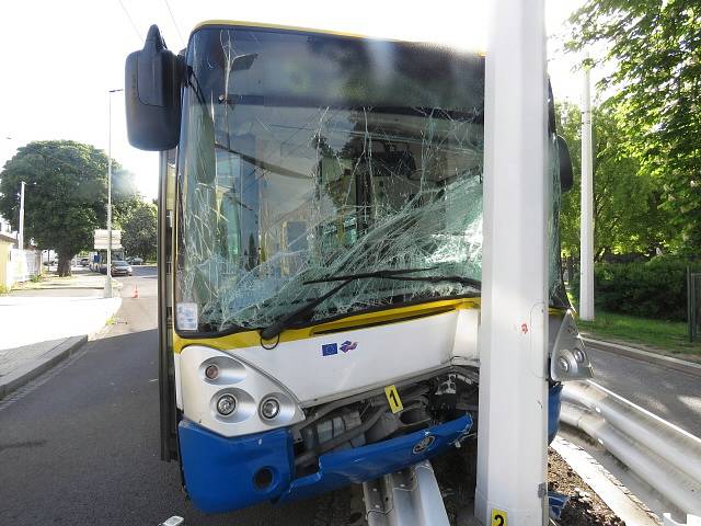 Při nehodě trolejbusu v Mariánských Lázních se zranili dva cestující. 