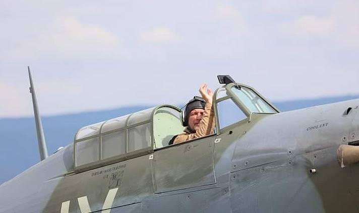 Petr Pačes v kabině Hawkeru Hurricane