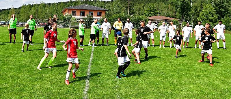 Sigi team v benefičním utkání pokořil Potůčky v poměru 10:4.