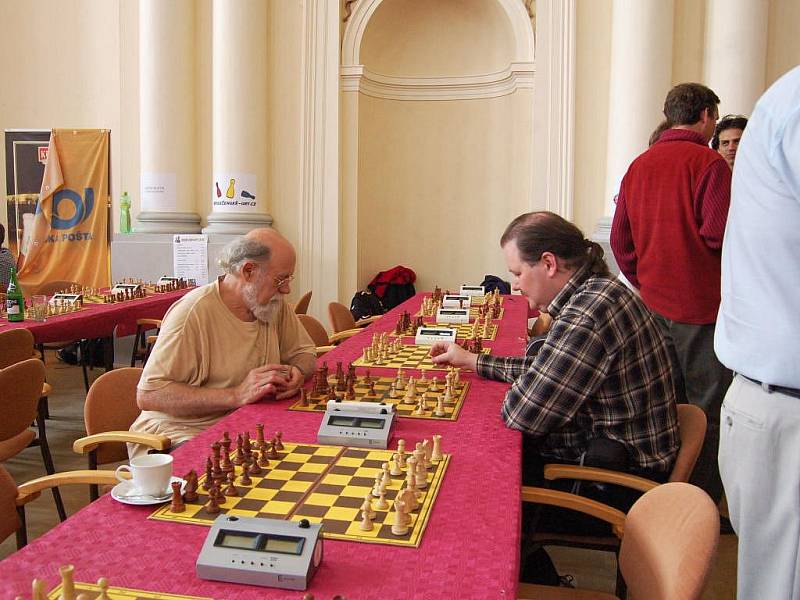 Šachový turnaj ve Františkových Lázních zpestřily živé šachy