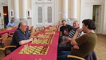 Šachový turnaj ve Františkových Lázních zpestřily živé šachy