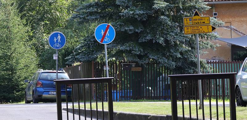 Kdysi tudy přijel do Chebu první vlak. Dnes zrušená železniční trať slouží cyklistům.