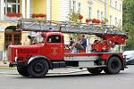 Historická hasičská technika, která se sjela do Františkových Lázní, zaznamenala velký zájem mezi kolemjdoucími. 