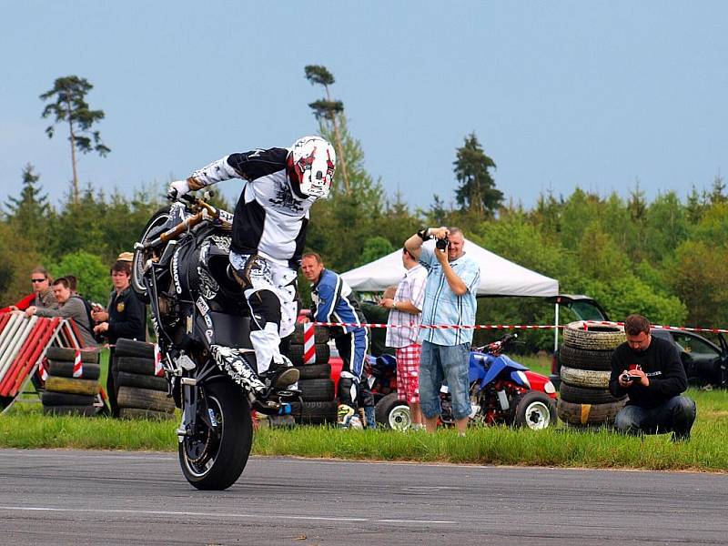 Na letišti Kříženec v Plané u Mariánských Lázní se konal další ročník Motoshow.