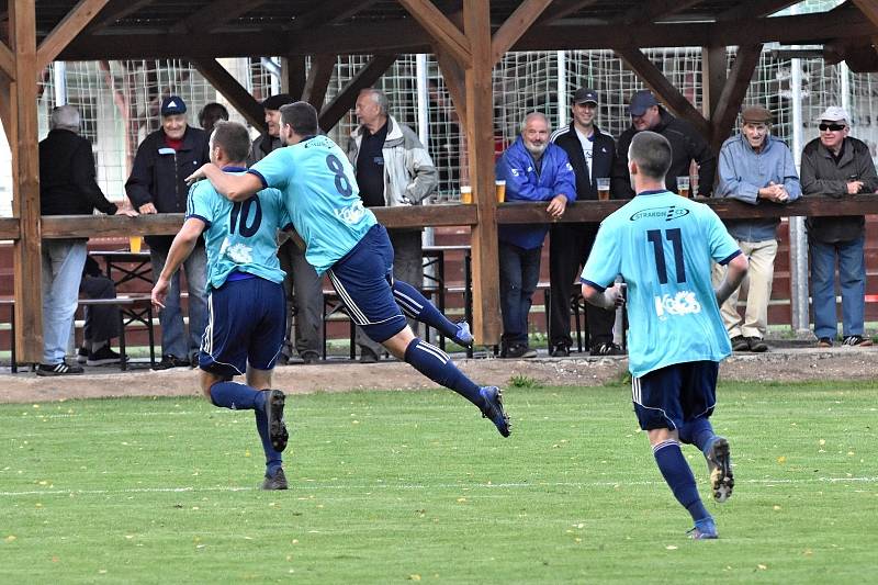 Chebská Hvězda prohrála na půdě Katovic (v modrém) 0:2.