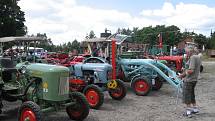 KAŽDÝ traktor byl svým způsobem jedinečný. Stroje se těšily velkému zájmu. 