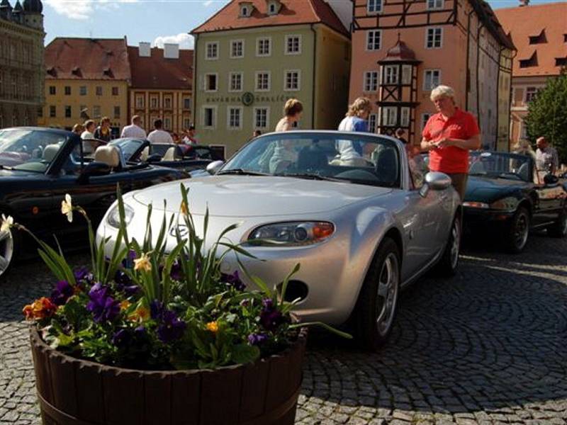 Setkání majitelů sportovních vozidel Mazda MX 5 v Chebu