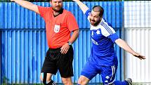 Nejdecký FK udolal před svými fanoušky Františkovy Lázně (ve žlutém) v poměru 2:1.