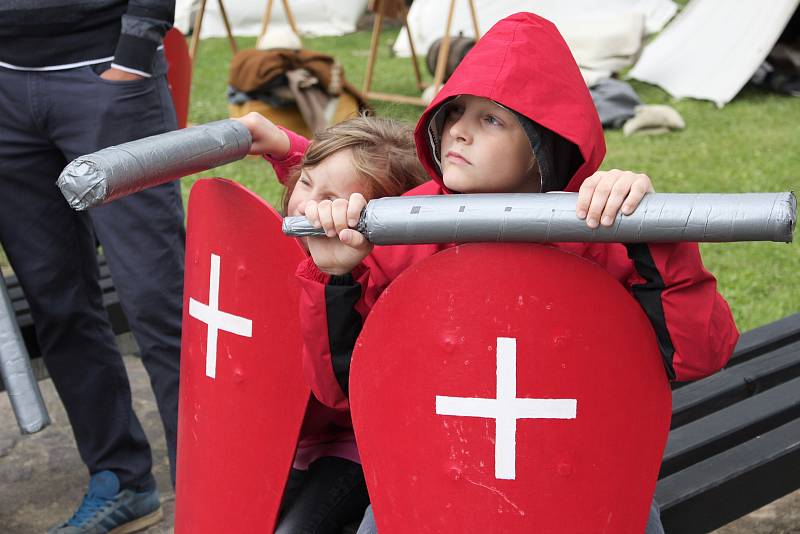 Na chebském hradě se konal o víkendu VII. ročník hradních středověkých slavností.