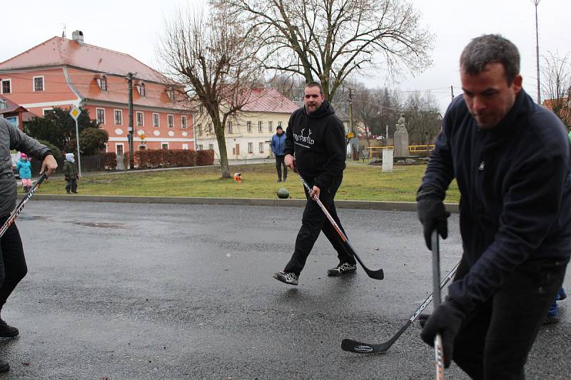 Hokej na silvestra neodmyslitelně patří k jedné z milíkovských tradic.