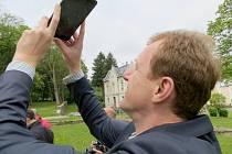 Zbrusu novou mobilní aplikaci s názvem Virtuální Aš představila ašská radnice. Jedná se o speciální program do chytrého telefonu anebo tabletu. 