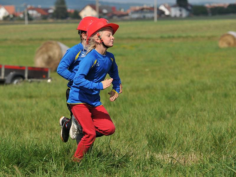 Opožděné sbohem prázdninám se na Františkolázeňsku vydařilo. Šestnáctý ročník akce ´Hurá škola´ pro nejmenší i jejich rodiče přilákal do areálu čerpací stanice v Horních Lomanech skoro tři tisícovky hostů.