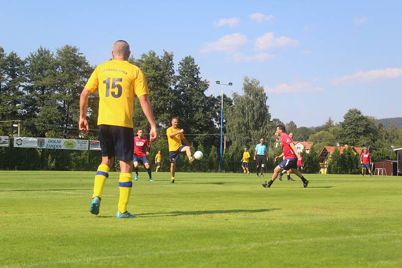 V Dolním Žandově oslavovali fotbalisté třicetileté výročí postupu.