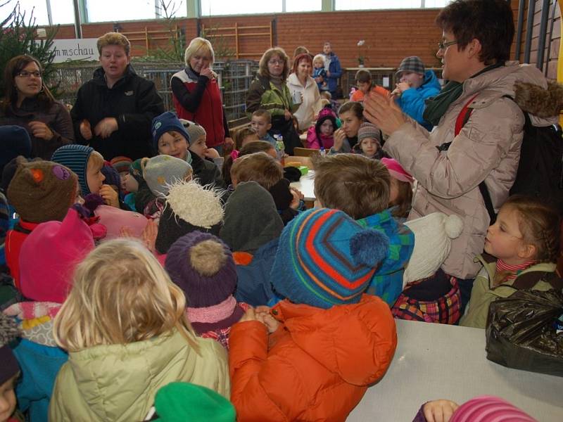 Na výstavu zvířat v německém Hohenbergu zavítaly děti z Domu dětí a mládeže Sova v Chebu.