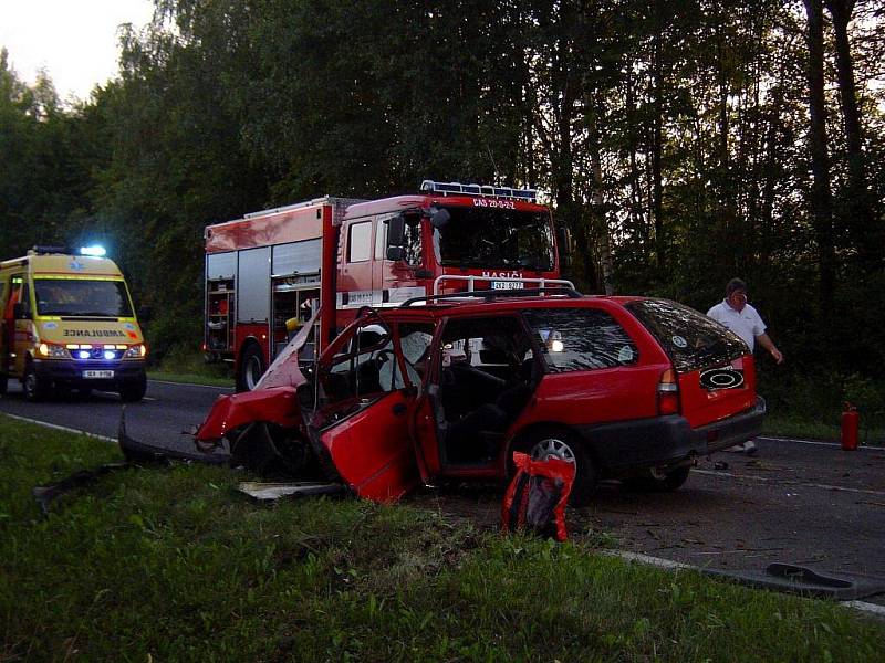 Ve čtvrtek 6. srpna večer havaroval u obce Zádub – Závišín osobní automobil Mitsubishi Lancer. Záchranka převezla jednoho lehce a jednoho těžce zraněného do nemocnice. 