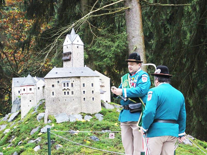 Model hradu Loket z dílny slavkovských odsouzených