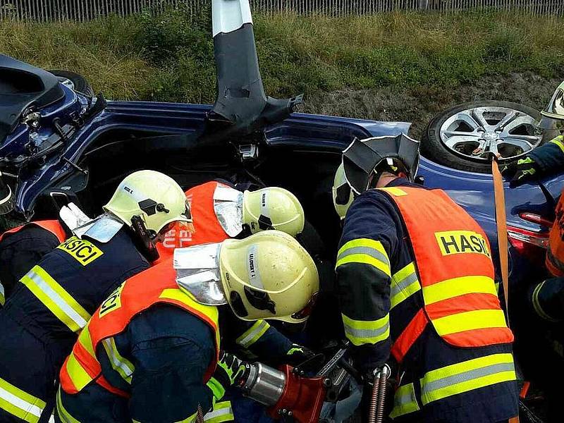 Osobní vlak se včera srazil s automobilem na přejezdu v Hazlově u Aše.