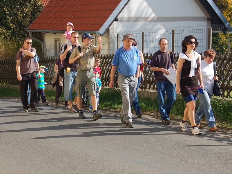 Téměř pět desítek nespokojených občanů přišlo na akci petičního výboru jihovýchodního obchvatu Chebu.