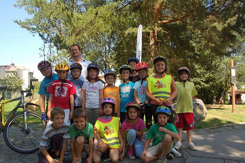 KOL se malí táborníci chopili s nadšením, bylo vidět, že s cyklistikou mají bohaté zkušenosti.  