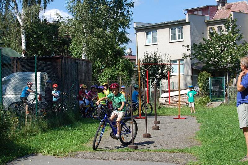 KOL se malí táborníci chopili s nadšením, bylo vidět, že s cyklistikou mají bohaté zkušenosti.  